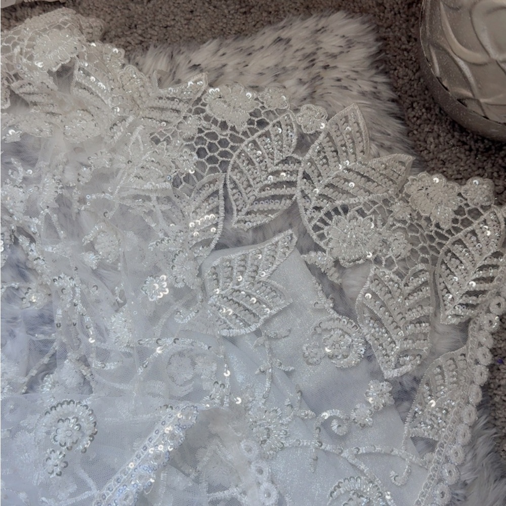 Elegant White Lace Wedding Dress